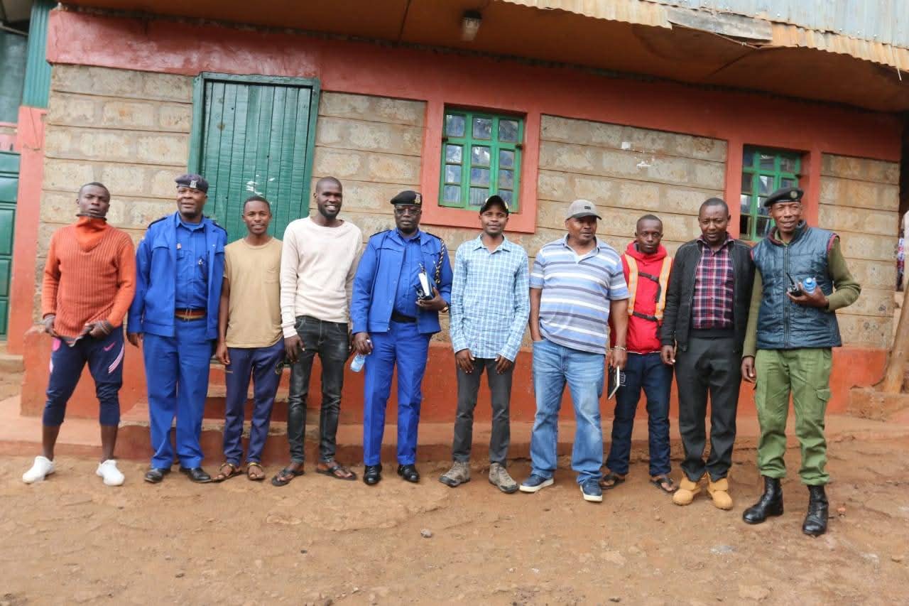 Police and community members gathered together in Kenya